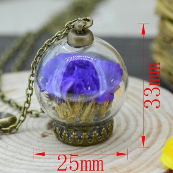 Sale! flower & glass necklace - Picture 3 of 4