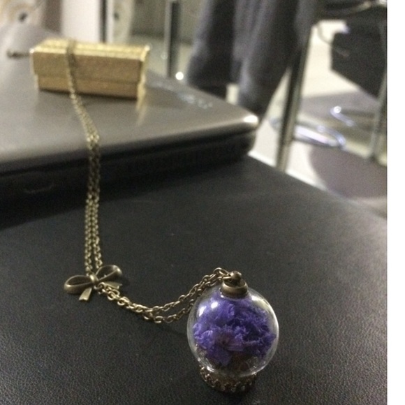 Sale! flower & glass necklace - Picture 4 of 4