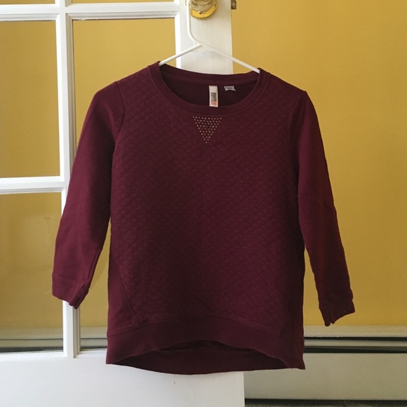 Burgundy sweatshirt with studded triangle - Picture 1 of 2