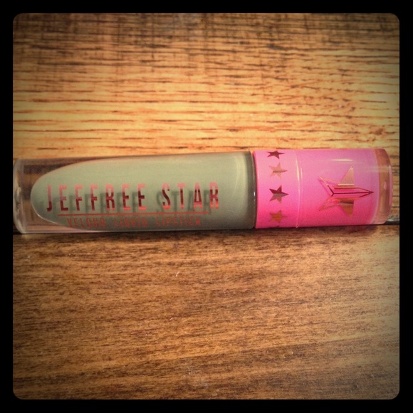Jeffree Star velour liquid lipstick in dirty money