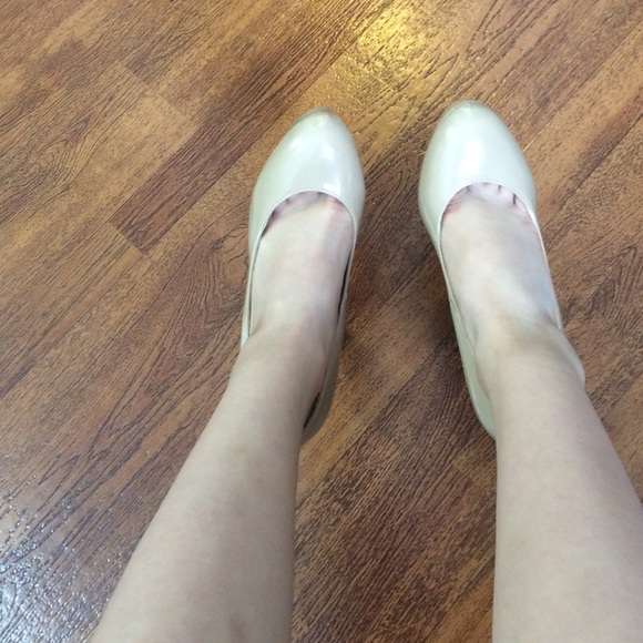 Nude with pink soles. - Picture 4 of 4