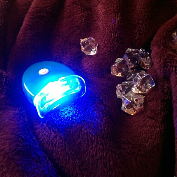 Teeth whitener