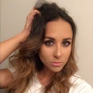 Meet your Posher, Monica