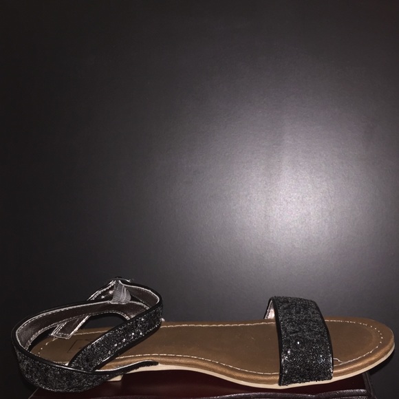 sandals - Picture 3 of 3