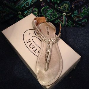 Thong sandals