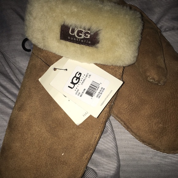 Women's Ugg glove chestnut is L/XL Black is S/M