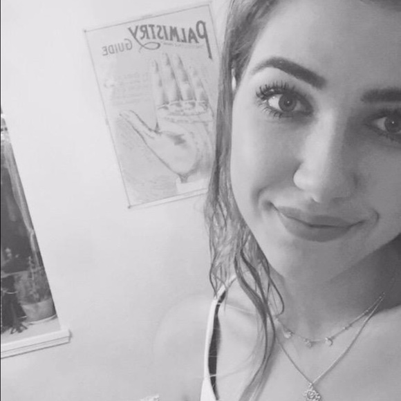 Meet your Posher, Ava - Picture 1 of 1