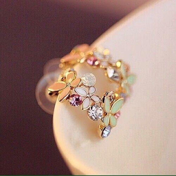 Beautiful earrings - Picture 2 of 4