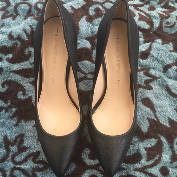 Banana Republic Black Leather Pumps