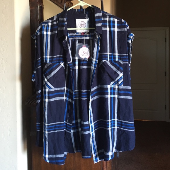 Sleeveless button up