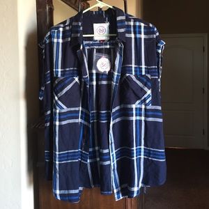 Sleeveless button up