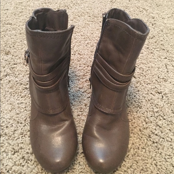 Bare traps booties