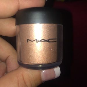 Brown/Gold MAC eyeshadow