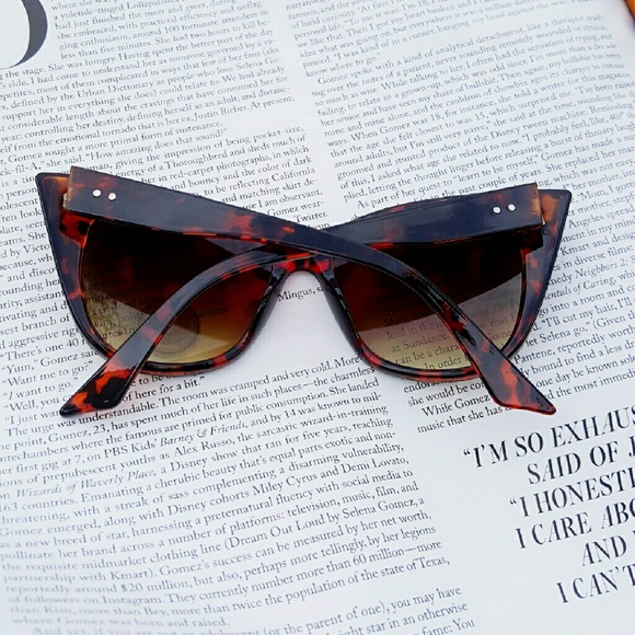Exaggerated Cateye Sunglasses (Tortoise) - Picture 4 of 8