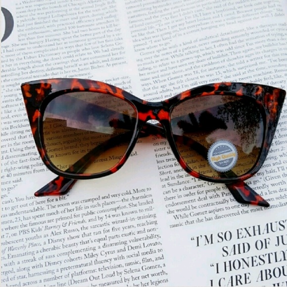 Exaggerated Cateye Sunglasses (Tortoise) - Picture 6 of 8