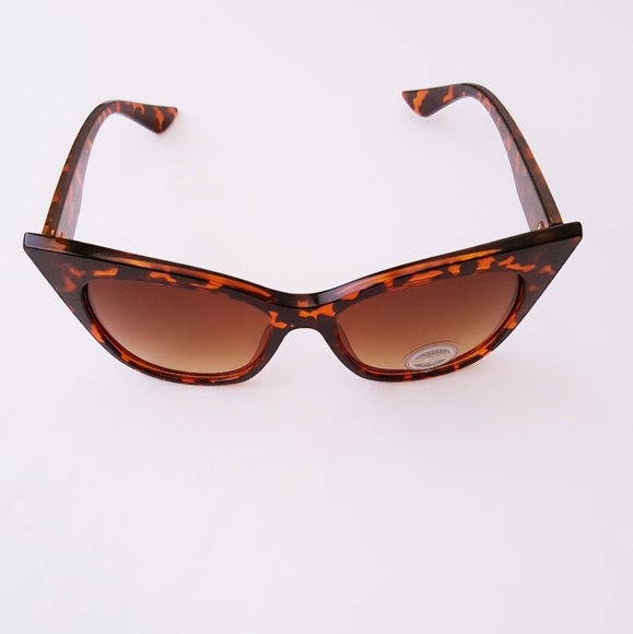 Exaggerated Cateye Sunglasses (Tortoise) - Picture 8 of 8