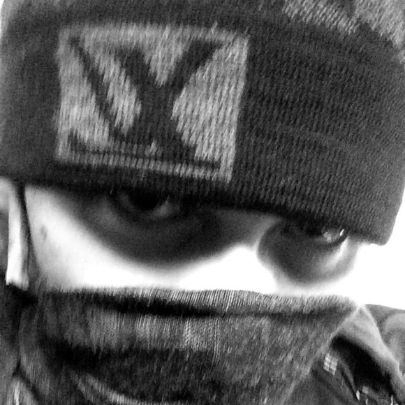 Meet your Posher, Chris - Picture 1 of 1