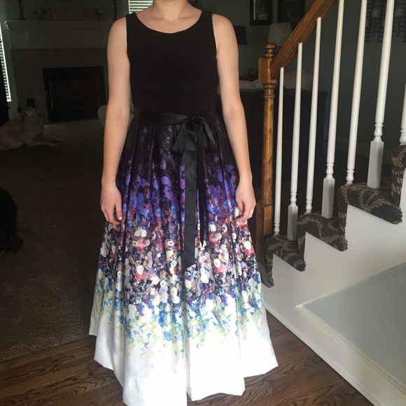 Ballgown style prom dress - Picture 2 of 3