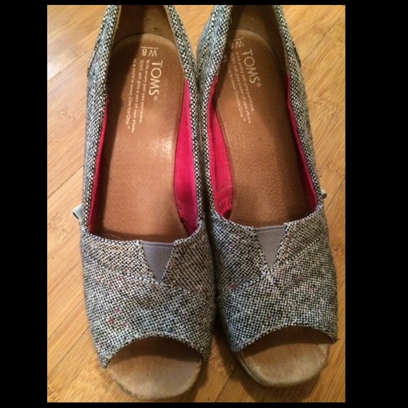 TOMS wedges