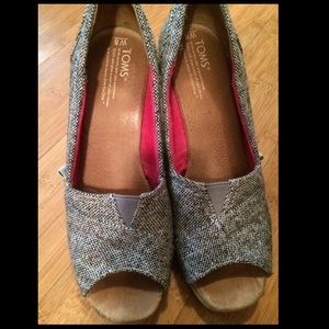 TOMS wedges