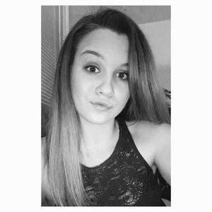 Meet your Posher, Chloe