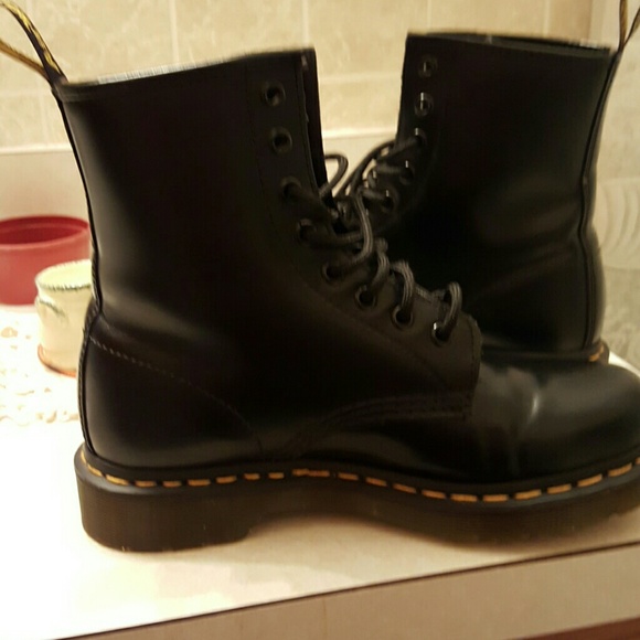 Doc Martens - Picture 2 of 3