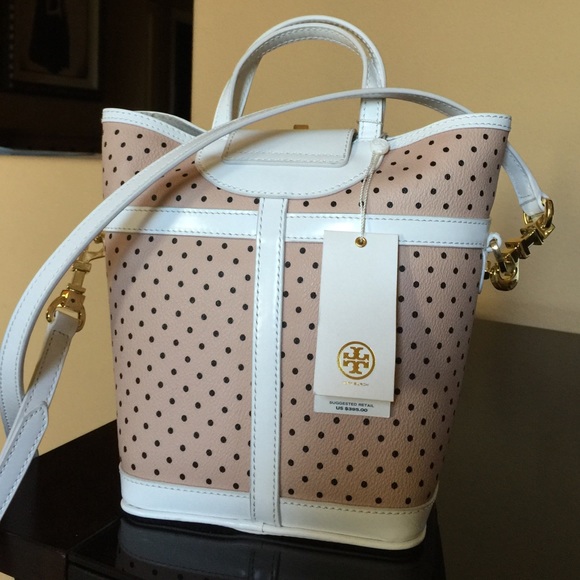 ❌Sold ❌ 🎉HP🎉🌻🌻 Tory Burch bucket hand bag. - Picture 3 of 4