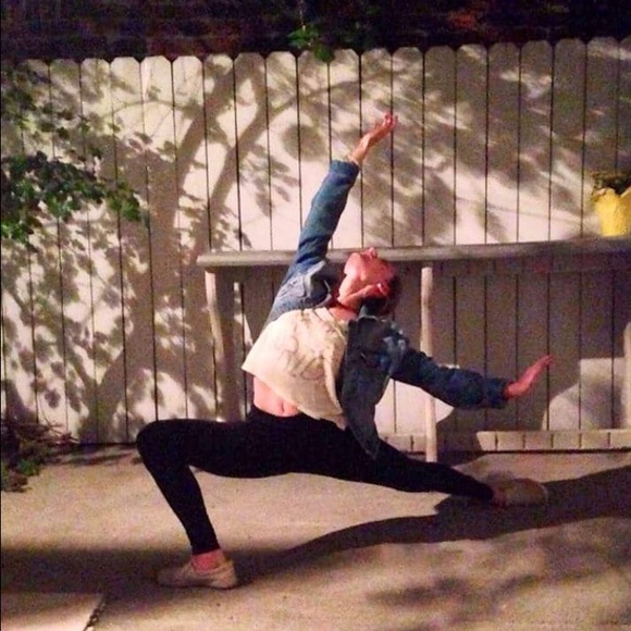 Meet your Posher, Hillary - Picture 2 of 3