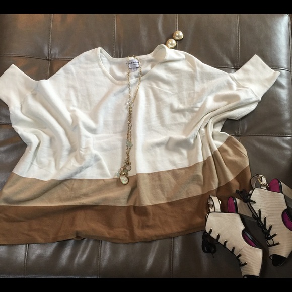 NWOT Kate & Mallory box/batwing sweater size L