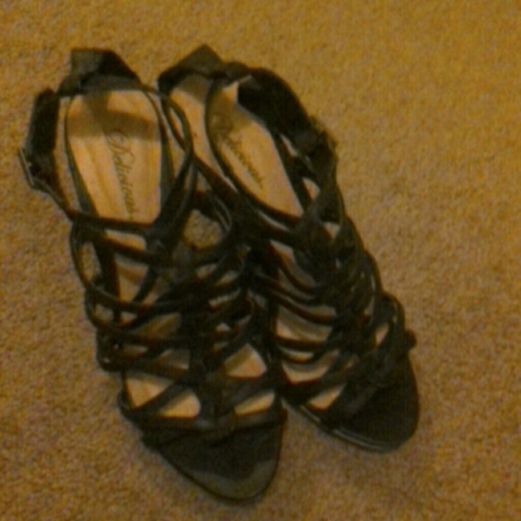 Shoes 💕 - Picture 2 of 4