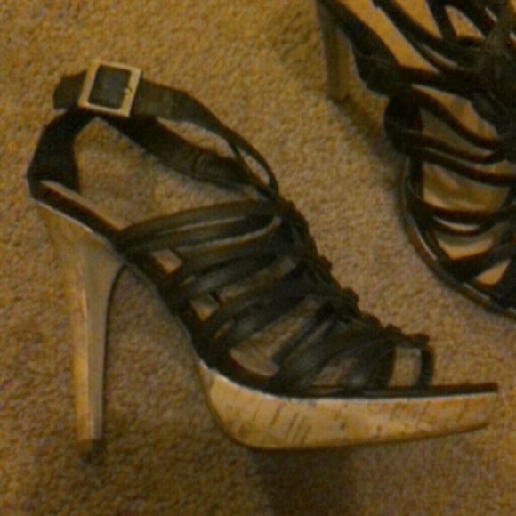 Shoes 💕 - Picture 3 of 4