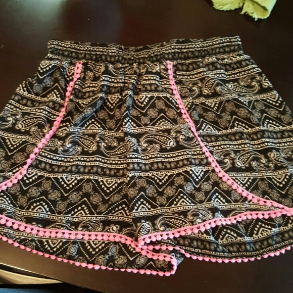 Charlotte Russe aztec short