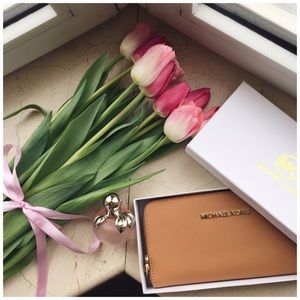 Meet your Posher, Mia