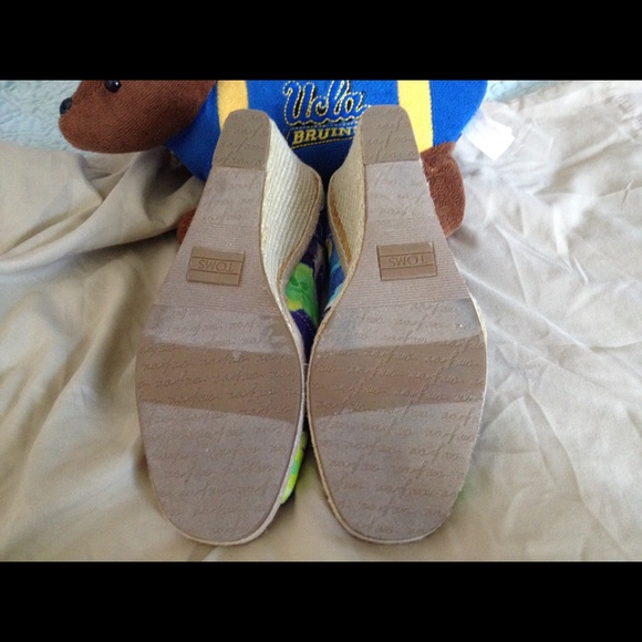 Toms purple corbel wedges.  Size 7 - Picture 2 of 4