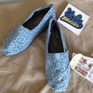 HP! Toms Snow Leopard vegan classics.  Size 6.5