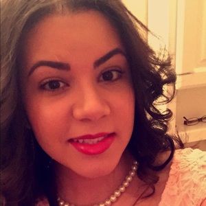 Meet your Posher, Mirtha