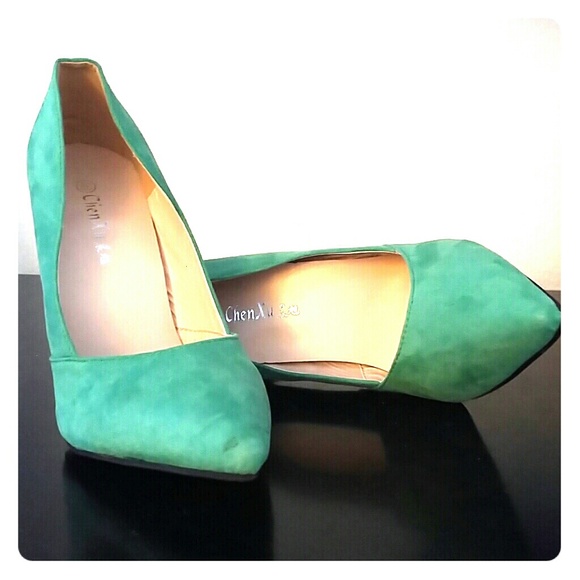 NWT Mint heels