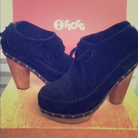 FLOGG "Davina" black suede booties 7.5