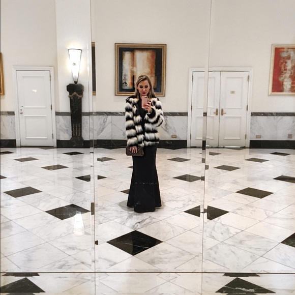 Meet your Posher, Moni - Picture 2 of 3