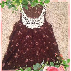 Floral and lace sheer tank 🌷