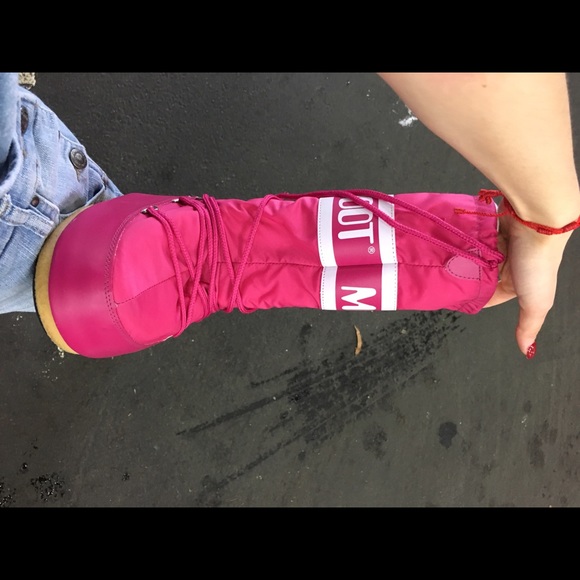 MOON BOOTS