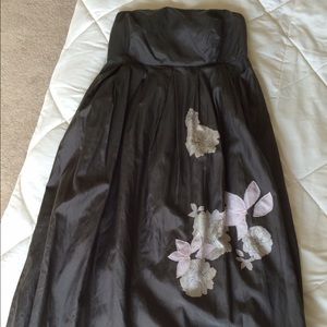 GAP woman strapless dress shiny gray w/flower stlye