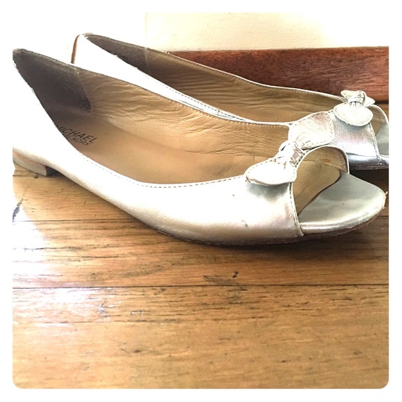 Michael Kors silver leather bows shoes Sz 6