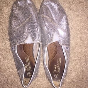 SPARKLY silver Toms size 7.5