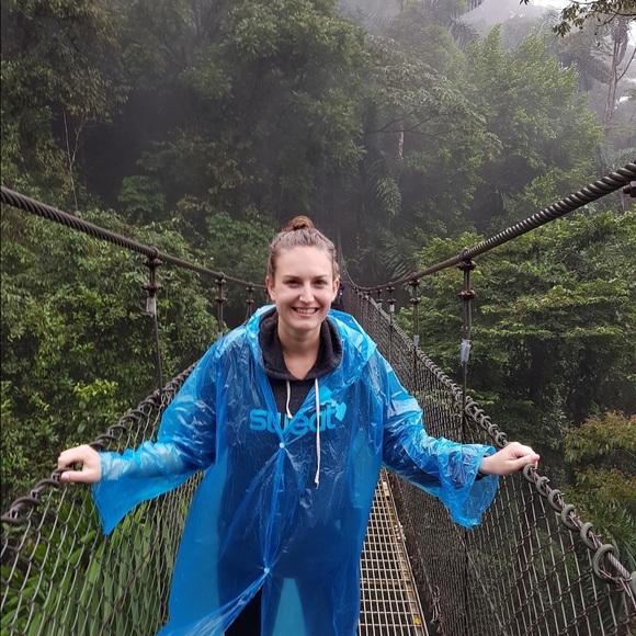 Meet your Posher, Lauren - Picture 3 of 4