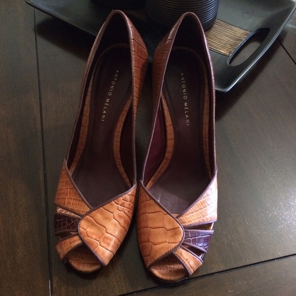 Beautiful 2 tone heels