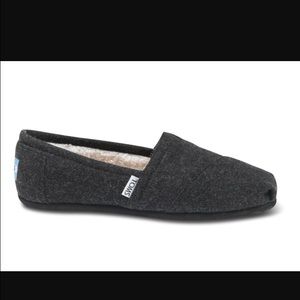 Black toms with fleece