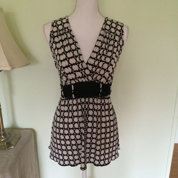 Cocomo black and white dressy sleeveless top