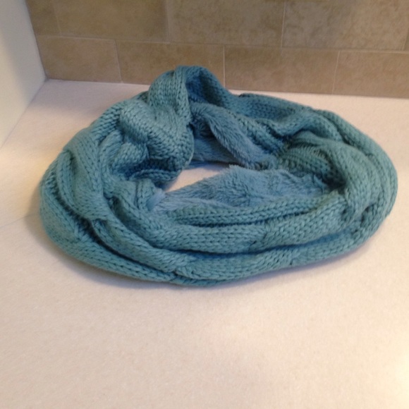 Infinity scarf - Picture 1 of 3