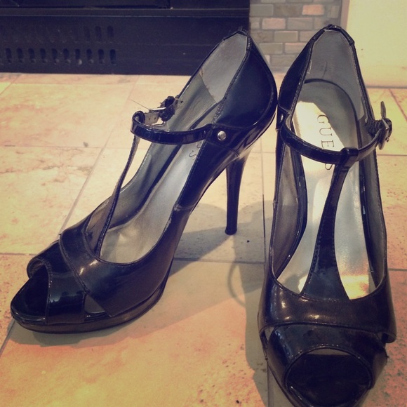 Guess t-strap peep toe pumps